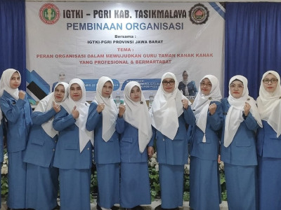 PENGEMBANGAN KOMPETENSI GURU 4